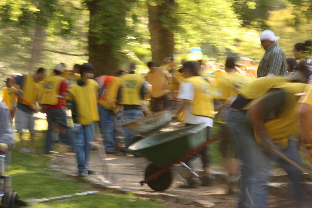 A Mormon Image: Mormon Helping Hands